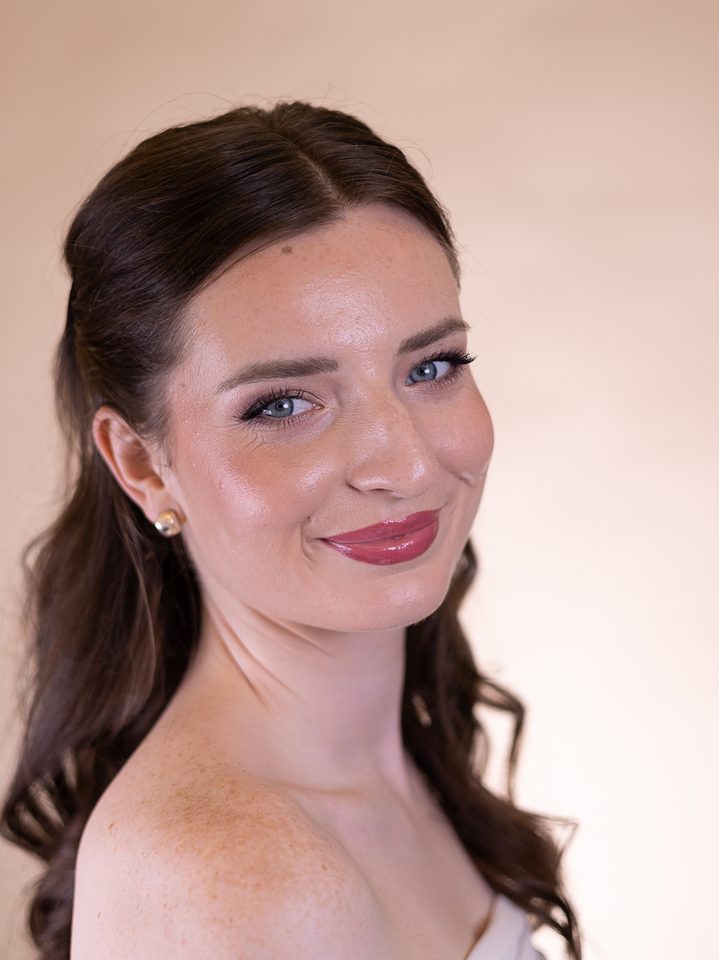 Soft bridal makeup with loose waves, second view — bridal makeup by Anja Zander